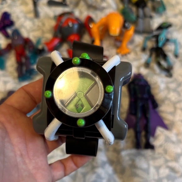 Ben 10 Bundle watch and ghostfreak - Picture 2 of 3